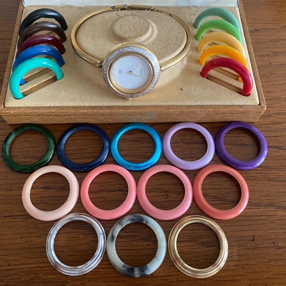 Gucci bangle watch with 23 bezels - Picture 3 of 6
